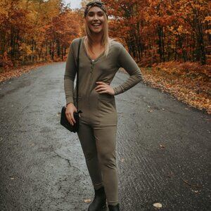 SMASH & TESS - Wednesday Romper in Olive. Henley with front patch pockets.